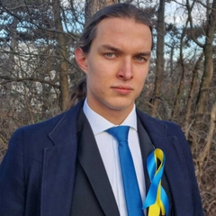 Школяр не потискає руку президенту