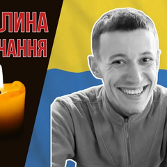 В боевом снаряжении на переднем плане