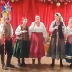 Новогодняя колядка в торговом центре