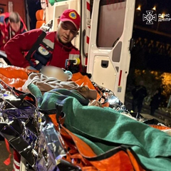 Надзвичайники врятували стрибаючу з мосту дівчину