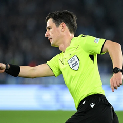 Футбольні арбітри з Туреччини та ставки