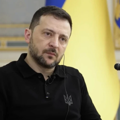 Зеленский выступает на пресс-конференции в Киеве