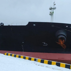 Тонущий танкер с мазутом