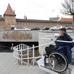 Електричний підйомник у підземному переході Львова