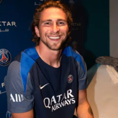 Ilya Zabarnyi in team shirt