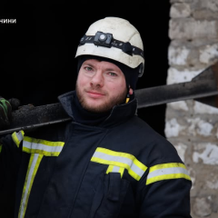 Рятувальники у Вінниці розбирають завали після обстрілів