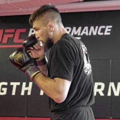 Амосов увійшов до топ-15 UFC