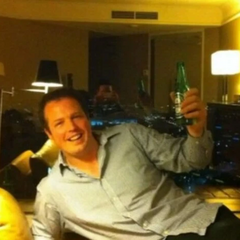 Бармен витратив мільйони доларів на вечірки та клуби