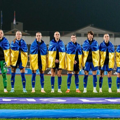 Женская сборная играет с Польшей