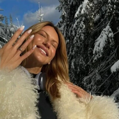 Леся Нікітюк прогулюється в білому весільному вбранні