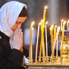 Женщины в одежде для храма