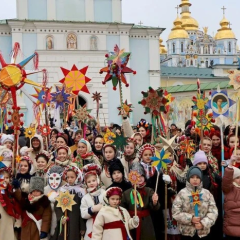Christmas procession with stars in 15 communities