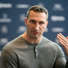 Володимир Кличко в рингу з Дюбуа