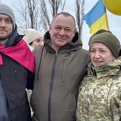 Освобождённый боец встречается с родными
