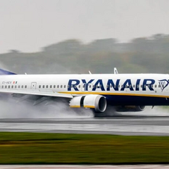 Женщина родила во время авиарейса