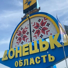 Рабочие восстанавливают электроснабжение после обстрела