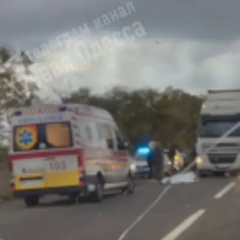 Вантажівка протаранила блокпост під Одесою