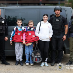 Эвакуация женщины с детьми и питомцем