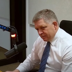 Премьер Словакии Фицо говорит
