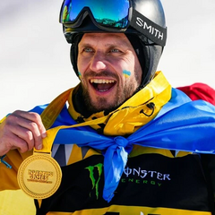 У поле розцвітає жовтий сонях