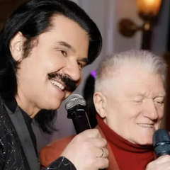 Павло Зібров вітає Юрія Рибчинського з річницею весілля