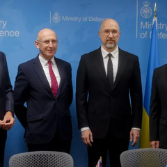 Презентація продуктів Apple на засіданні «Рамштайну»