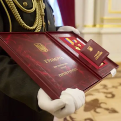 Зеленський нагородив військових орденами «Золота Зірка»