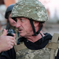 Sean Penn with Oscar in Ukraine