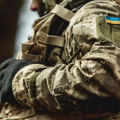 Молодь підписує контракти мобілізації урядом