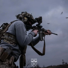 военные изображены на учни