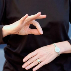 Испанка 16 лет притворялась глухонемой ради получения инвалидности