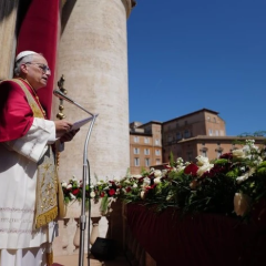 Pope calls for peace