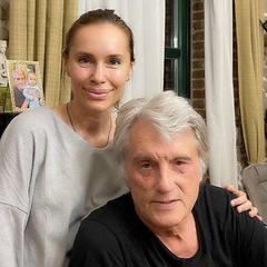 Донька Віктора Ющенка грає з iPhone