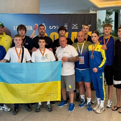 Украинские боксёры на пьедестале с наградами