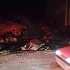 Поврежденные здания в результате землетрясения