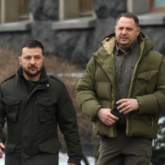 Зеленский проводит вечера с Ермаком