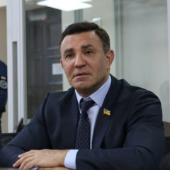 Tishchenko leaving VAKS building