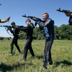 Окупанти готують школярів до війни