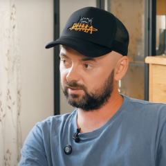 На концерте памяти лидера ADAM его дочь исполнила «Повільно»