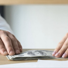 Illustration for news about the uncovering of a corruption scheme