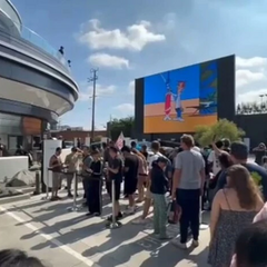 Кафе Tesla - конкурент McDonald's? Маск