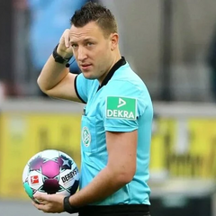 Футбольні арбітри на грі Ісландія – Україна