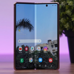iPhone Duo с двумя OLED-дисплеями