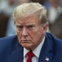 Графік падіння рейтингу Трампа до мінус 24%