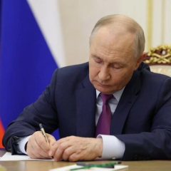 Изображение Зеленского и Путина на встрече