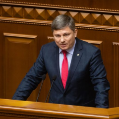 Депутати закликали владу зробити пріоритетом боротьбу з COVID-19, а не гральний бізнес