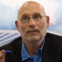 Moscow court changes Akunin's punishment regime