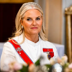 Crown Princess of Norway playing guitar in hospital