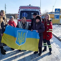 Група репатрійованих в Україну людей