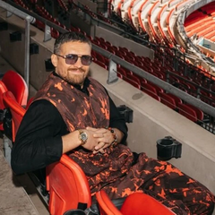 Усик жартома використав фото з Уемблі